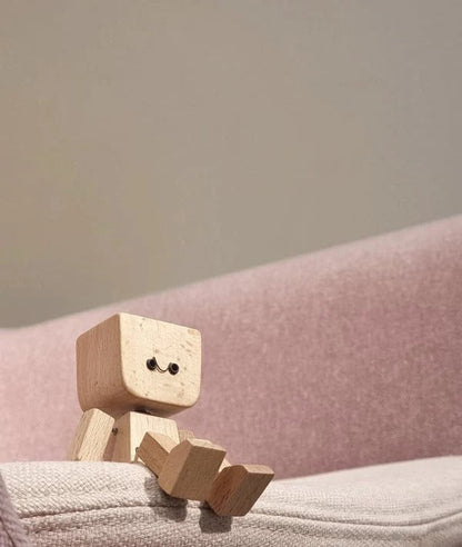 HappyTimber – Wooden Sway Figure with 12 Magnetic Emotions